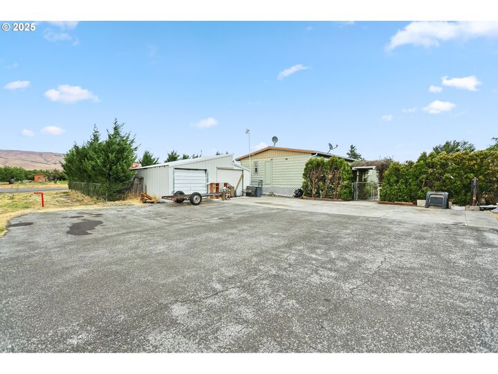 Property Photo: 618 D St WA 98617