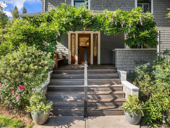 Property Photo:  37 S Custer St  OR 97219 