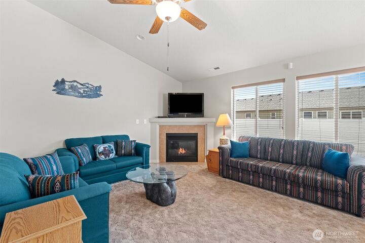 Property Photo:  812  6th Avenue NE  WA 98823 