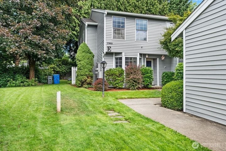Property Photo:  23955  58th Court S E1  WA 98032 