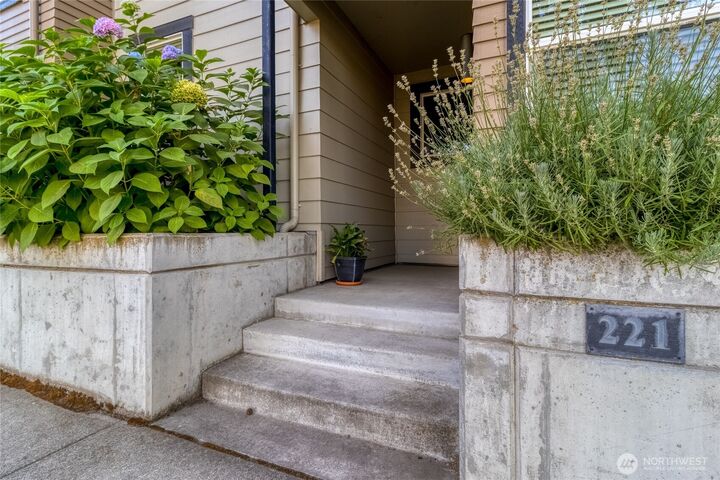 Property Photo:  221 W Sumach Street  WA 99362