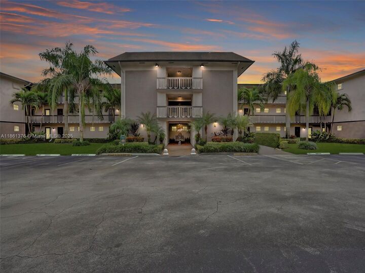 4900 Washington St 203  Hollywood FL 33021 photo