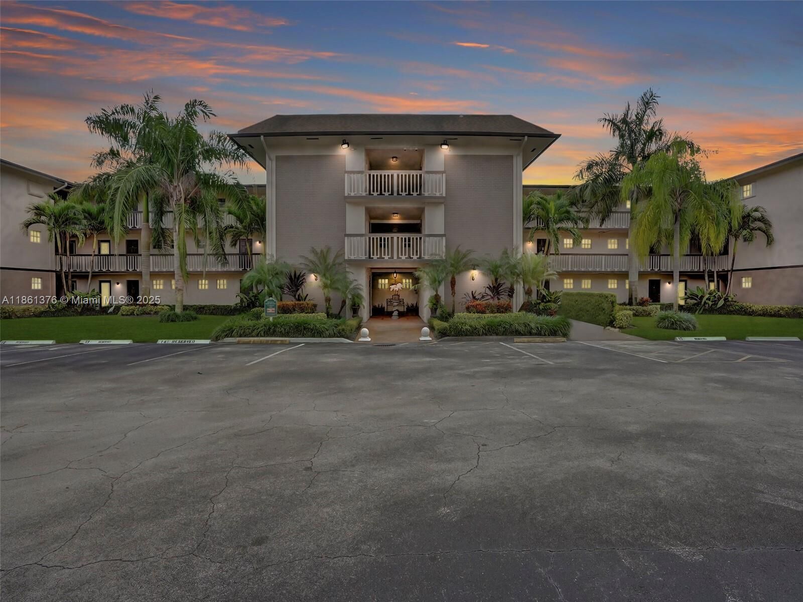 Property Photo:  4900 Washington St 203  FL 33021 