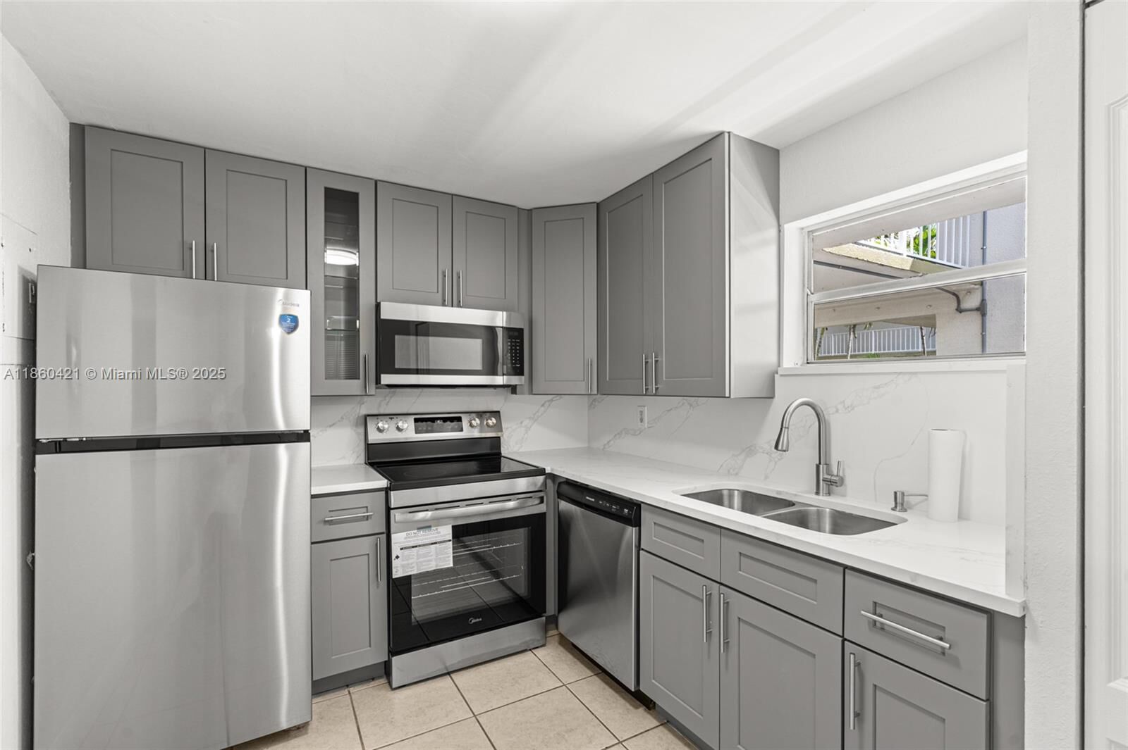 Property Photo:  4215 N University Dr 203  FL 33351 