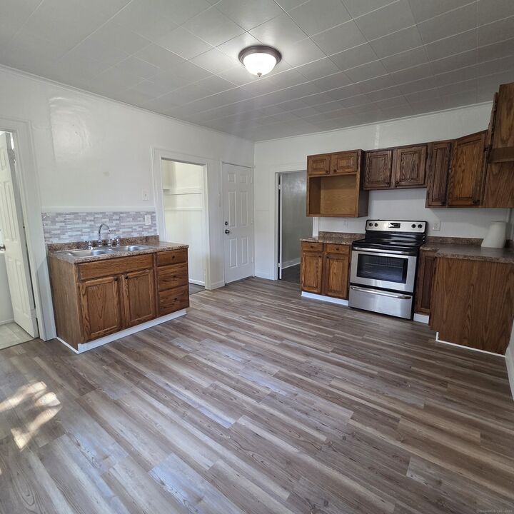 Property Photo: 9 Woodland Street 1 CT 06066
