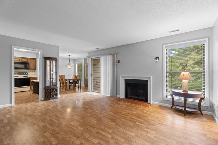 Property Photo:  900 Mix Avenue Apt 10  CT 06514 