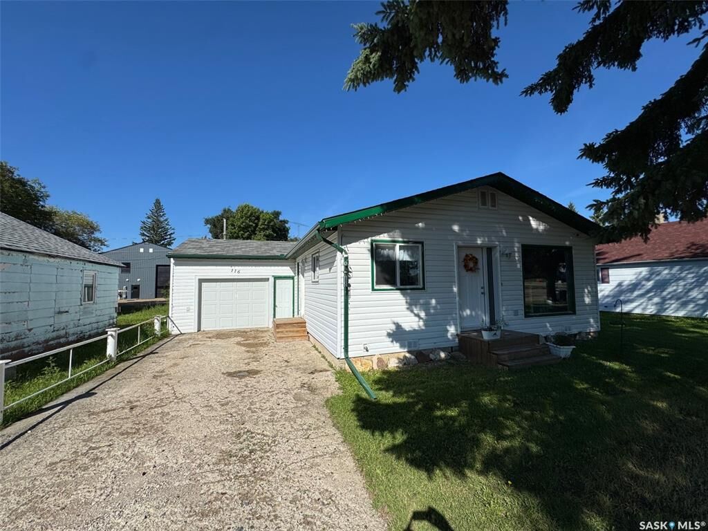 Property Photo:  116 Elizabeth Avenue  SK S0K 2Z0 