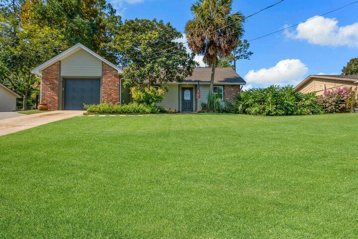 Property Photo: 2713 Vassar Road FL 32309