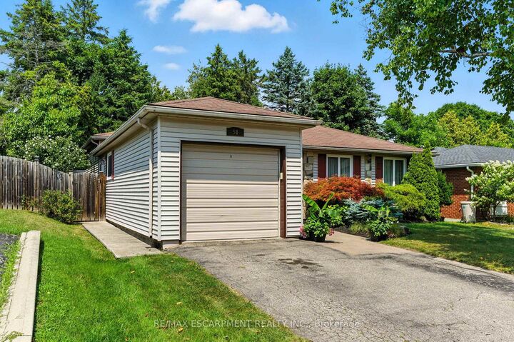 Property Photo: 51 Pleasant Avenue ON L9H 3T2