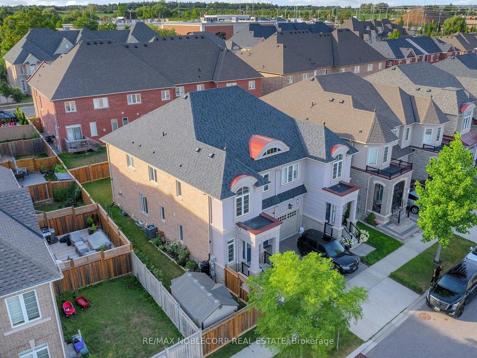 Property Photo: 593 Settlers Road W ON L6M 4K6