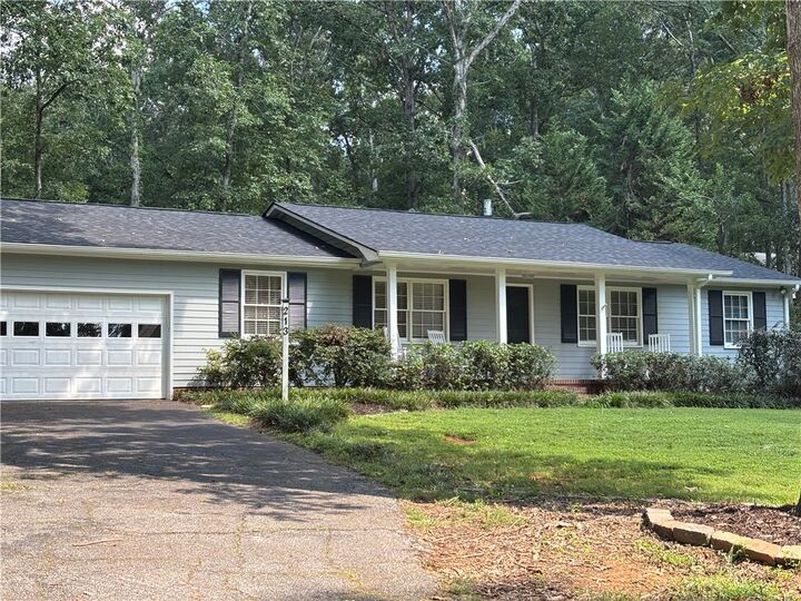 Property Photo: 213 Brookgreen Drive SC 29625
