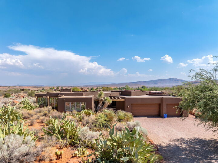 Property Photo:  1349 W Pachua Cir  UT 84738 