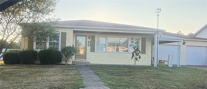 Property Photo:  301 15th Ave  PA 15010 