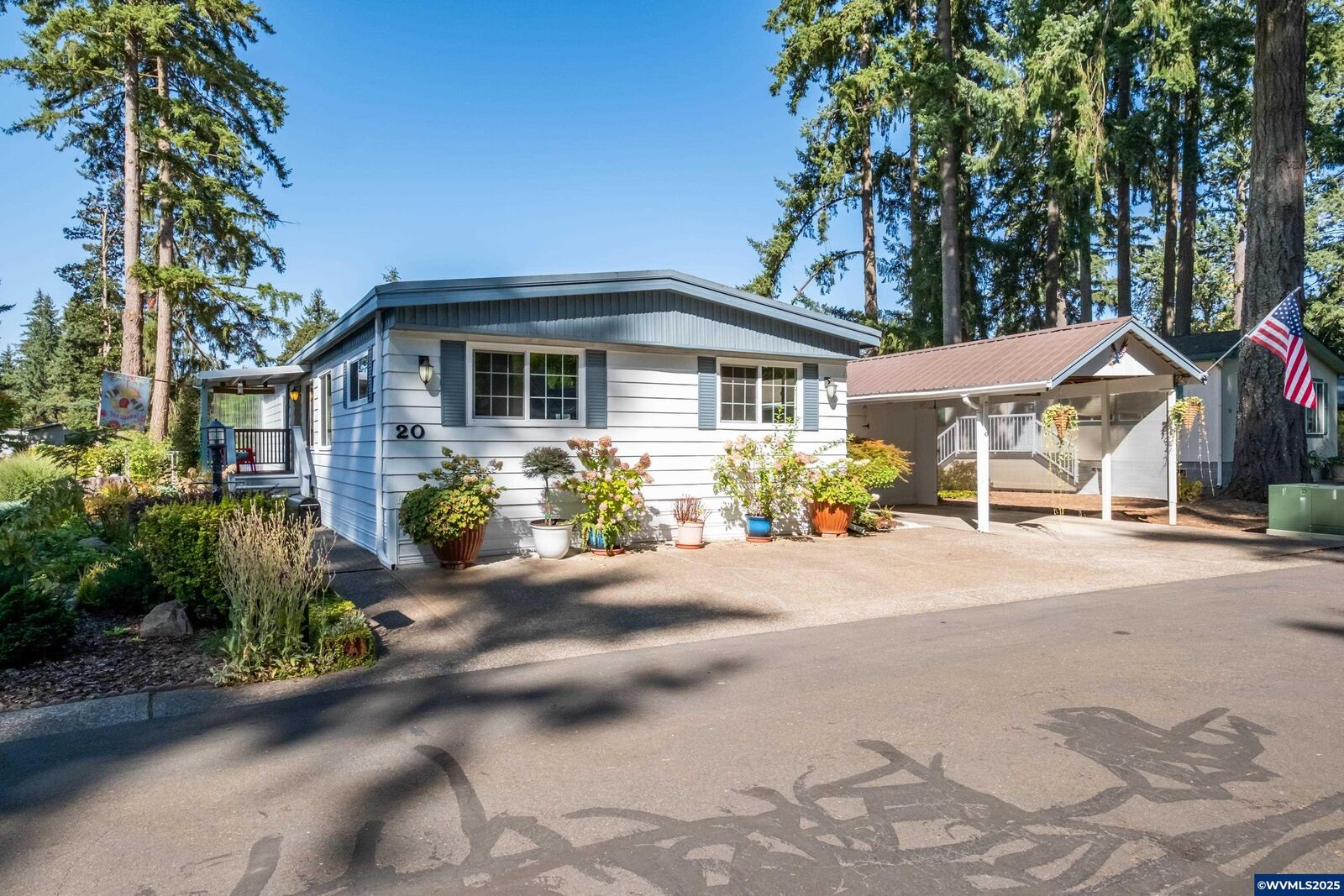 Property Photo:  33125 SE White Oak (#20) Rd 20  OR 97333 