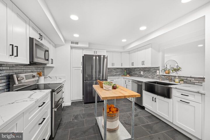 Property Photo:  1502 Deer Point Way  VA 20194 