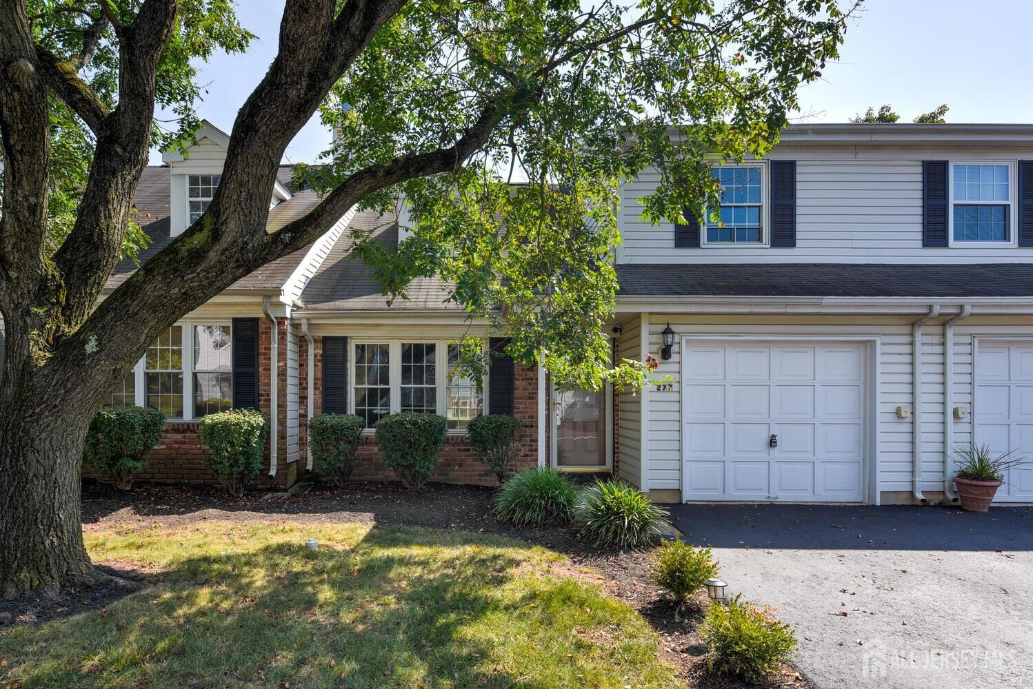 Property Photo: 277 Edgeware Court NJ 08873