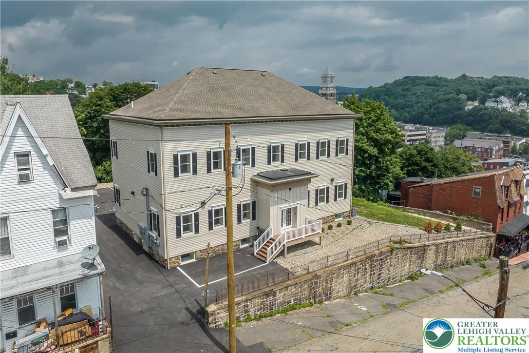 Property Photo: 418 W Race Street 1 PA 17901