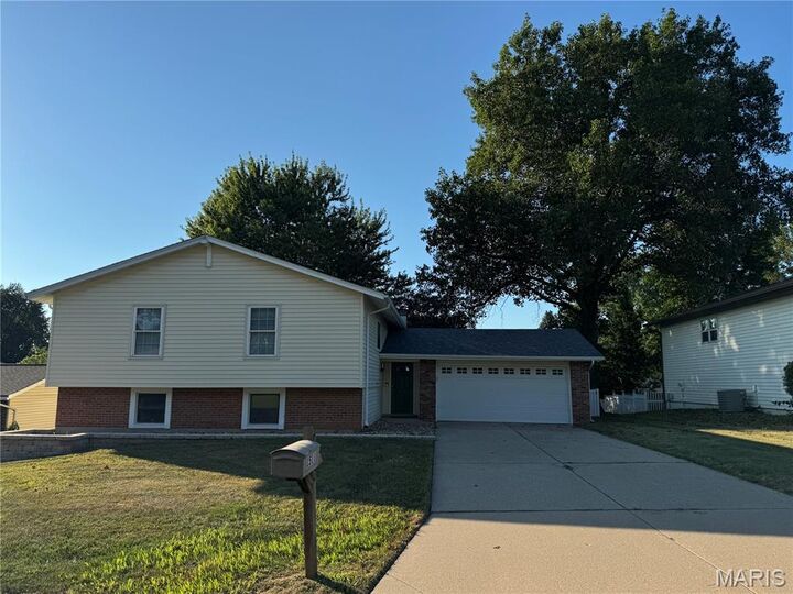 1511 Shadow Lane  St Charles MO 63303 photo