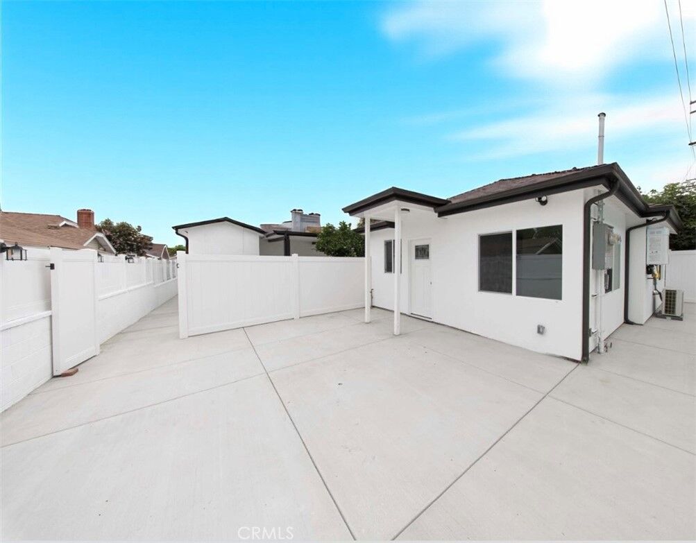 Property Photo: 536 Myrtle Street A CA 91203
