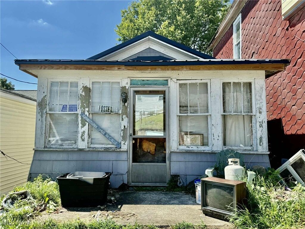 Property Photo: 805 Rigby Street OH 43920