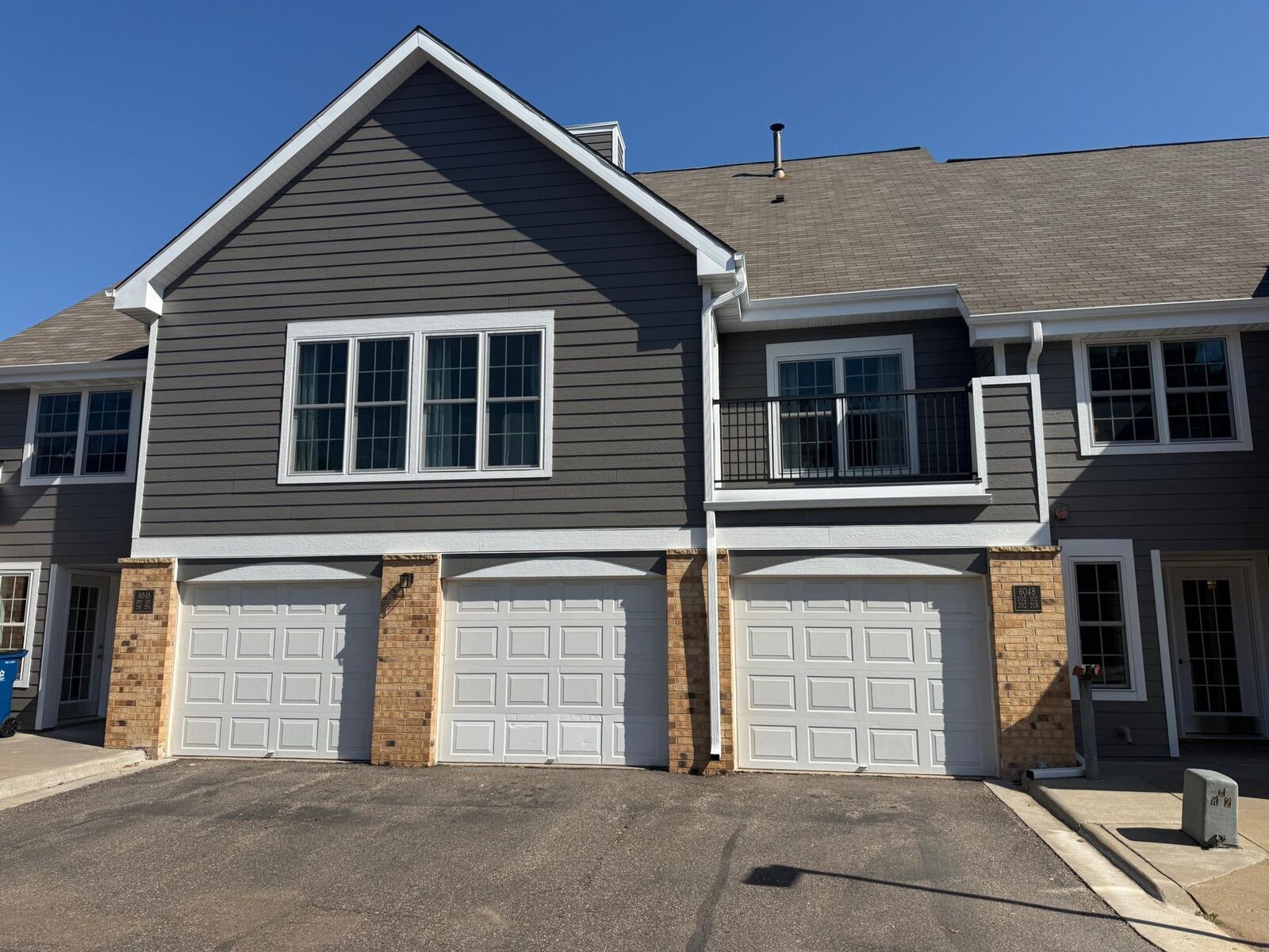 Property Photo:  6048 Chasewood Parkway 204  MN 55343 