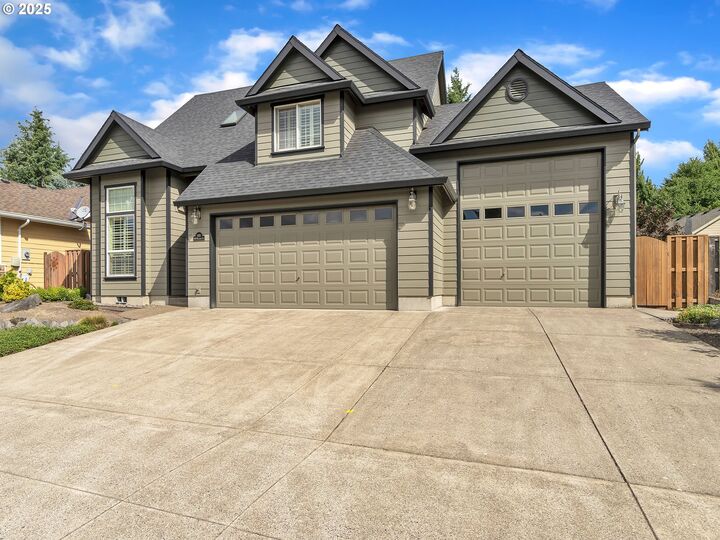 Property Photo: 1931 NW Woodland Dr OR 97128