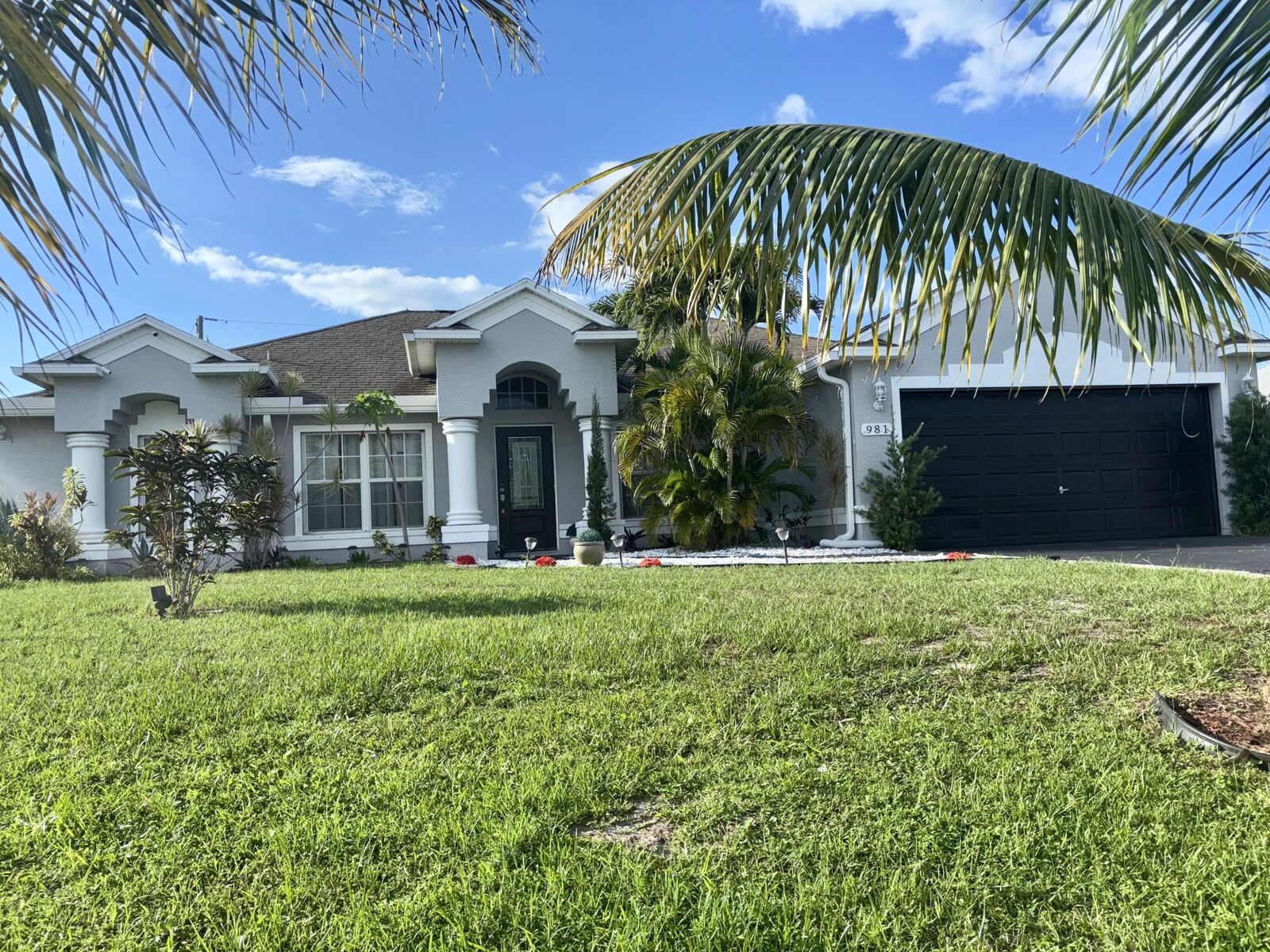 Property Photo: 981 SW McComkle Avenue FL 34953