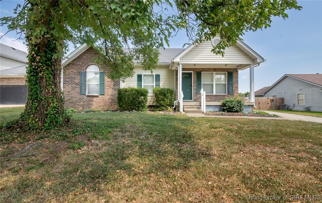 Property Photo:  913 Marquise Court  IN 47130