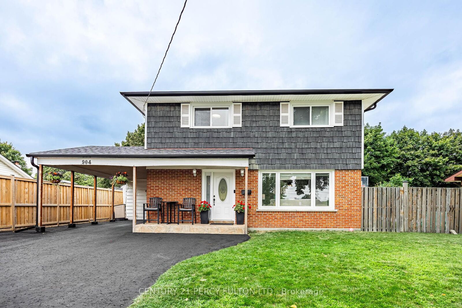 Photo de la propriété: 904 Somerville Street ON L1G 4J7