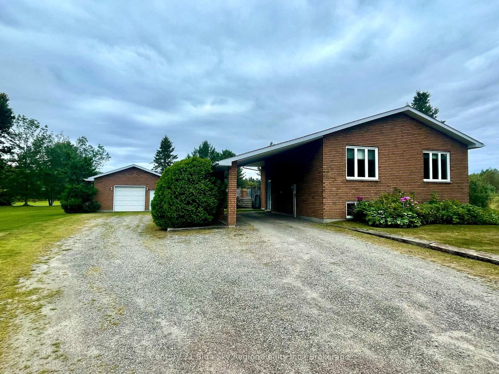 Photo de la propriété: 494 Salter Street ON P2B 2T4