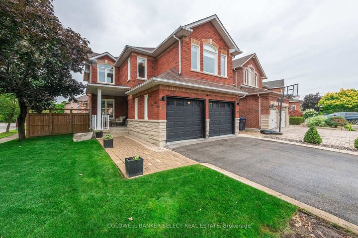 Property Photo:  2 Boltonview Crescent  ON L7E 2H1 