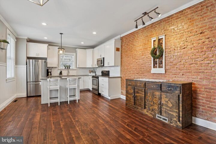 Property Photo:  833 N Queen Street  PA 17603 