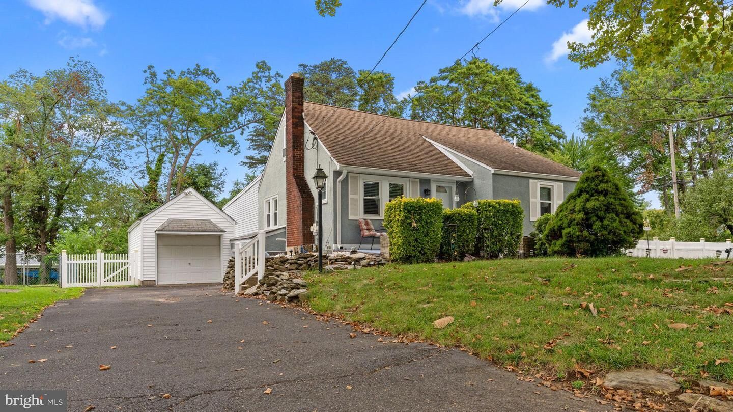Property Photo: 250 Lawnton Road PA 19090