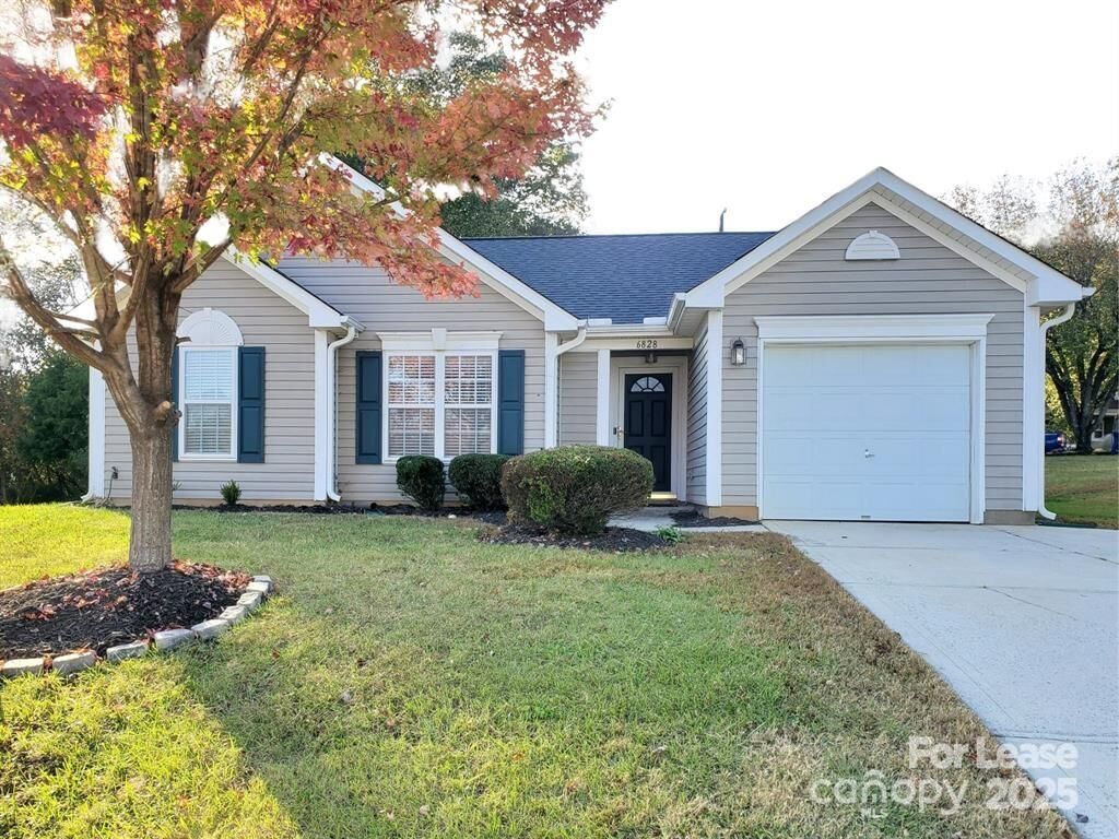 Property Photo: 6828 Ayrshire Glen Place NC 28273