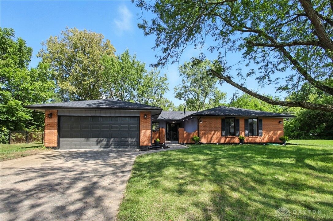 Property Photo:  4816 Stonehedge Street  OH 45426 
