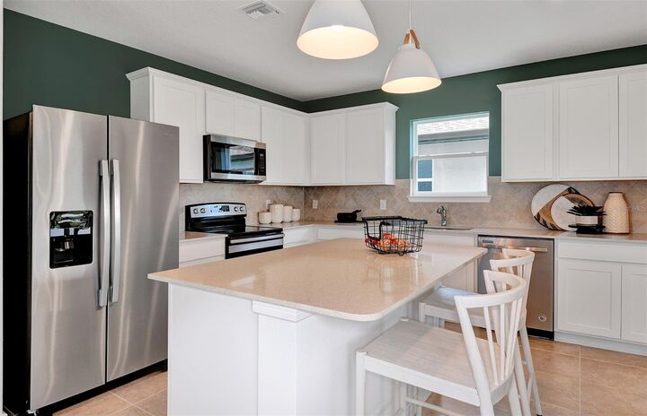 Property Photo: 10512 Hidden Banks Glen FL 34219