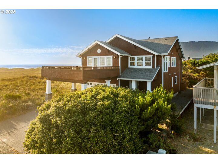 Property Photo: 8770 Sandpiper Ln OR 97130