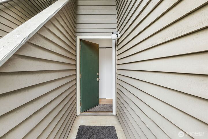 Property Photo: 9930 NE 144th Lane 201 WA 98034