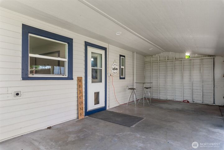 Property Photo: 889 S Kentucky WA 98802