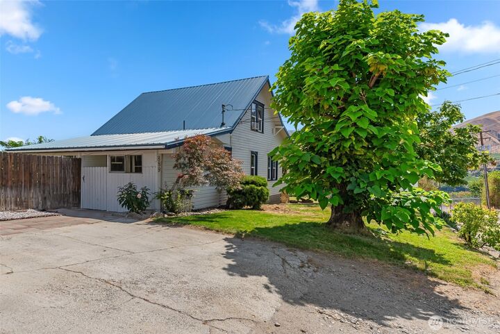 Property Photo:  889 S Kentucky  WA 98802 