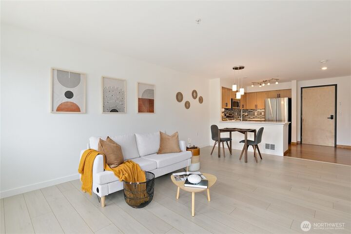 Property Photo:  827  Hiawatha Place S 402  WA 98144 