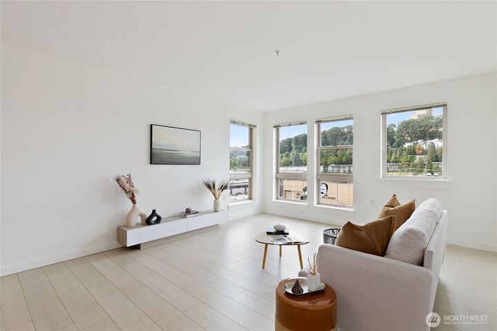 Property Photo:  827  Hiawatha Place S 402  WA 98144 