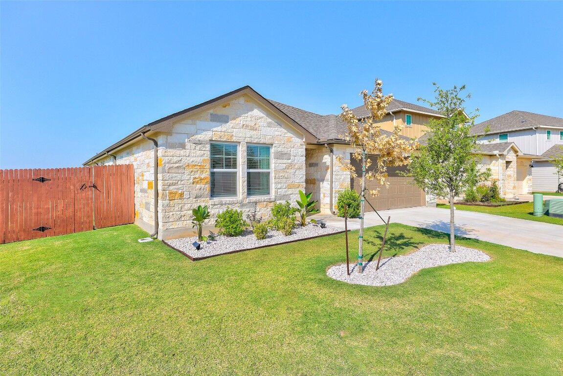Property Photo:  101 Skyview Farm Lane  TX 78642 