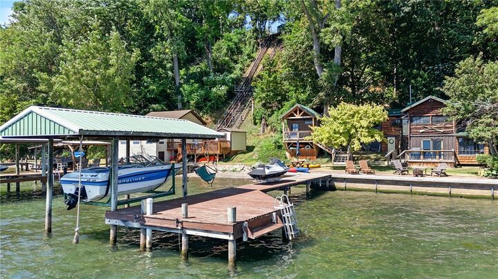 Property Photo:  1718 Log Cabin Road  NY 14527 
