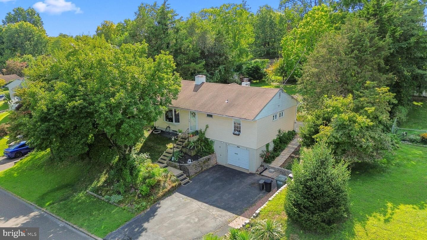 Property Photo:  1020 Pennsylvania Avenue  PA 18966 