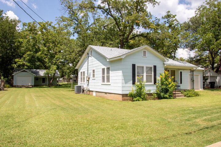Property Photo:  304 Crockett St  TX 78624 