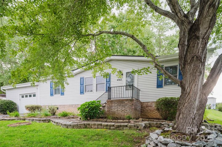 Property Photo: 402 Deerfield Court NC 28792