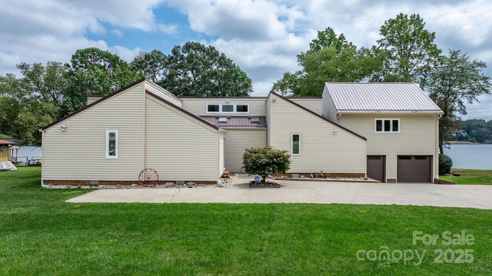 Property Photo:  748 Moretz Court  NC 28601 