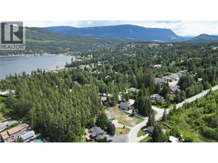 2902 Cedar Drive  Sorrento BC V0E 2W2 photo