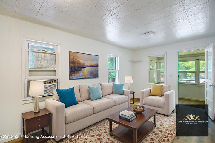 Property Photo: 727 S Magnolia Avenue MI 48912